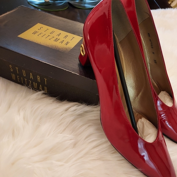 Stuart Weitzman Candy Apple Red Patent Leather Ladies Pumps with Gold Detailing. - Picture 2 of 11